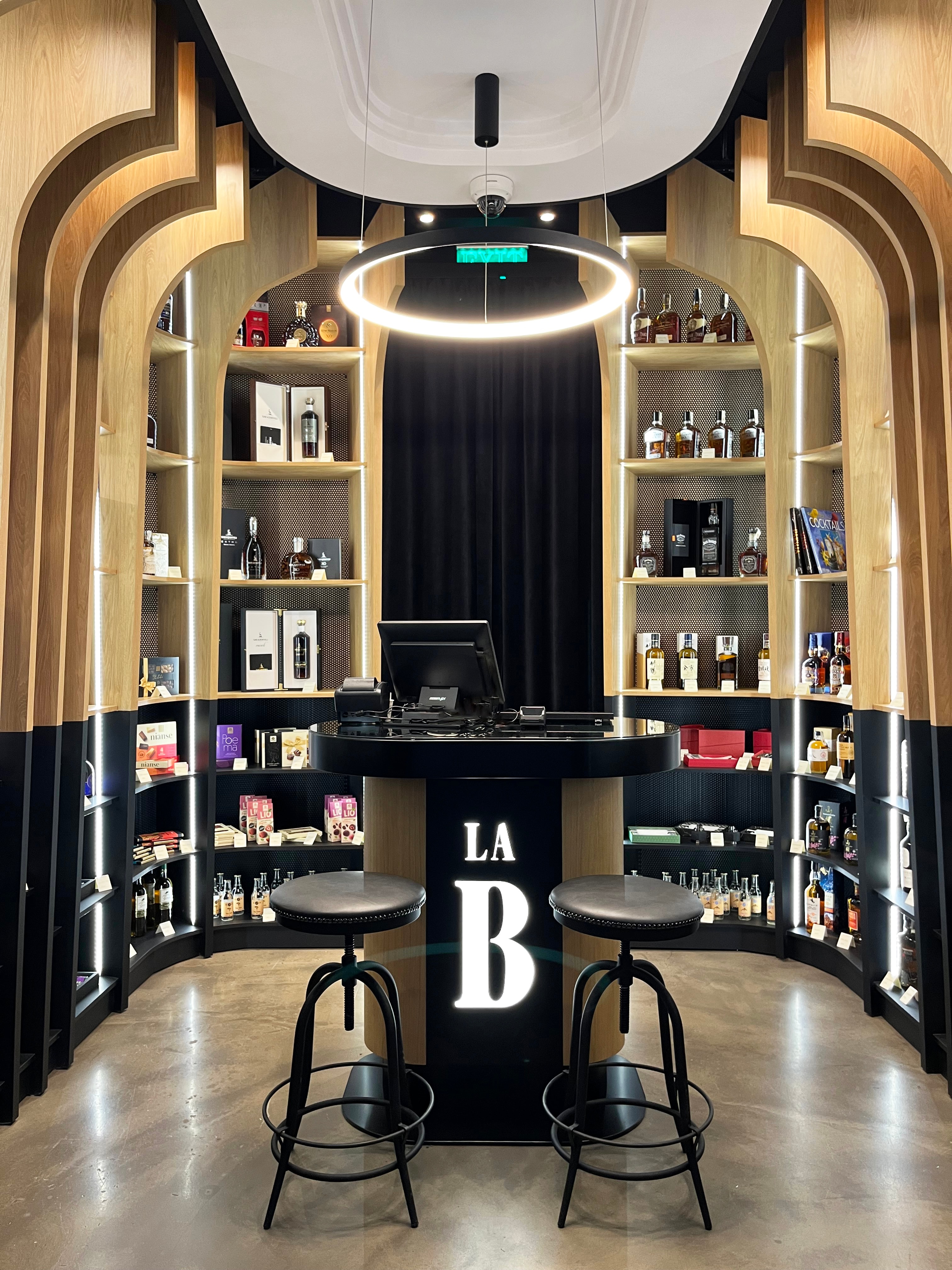 Enoteka La Botilleria image 2